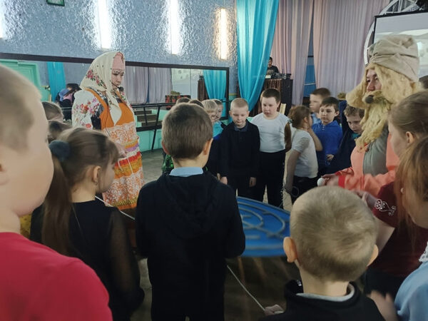 Со 2 по 3 мая в Районном Доме культуры состоялись мероприятия с учащимися начальной школы, посвященные празднику Пасха.