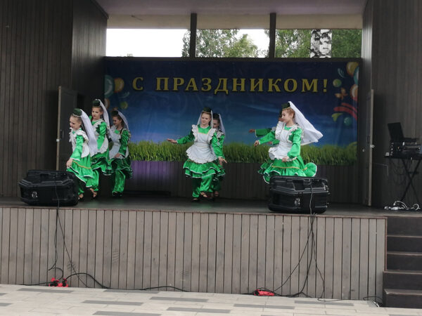13 июня в г. Белая Холуница состоялся замечательный межрайонный фестиваль «В ритме солнечного танца» в котором принял участие танцевальный коллектив "Фантазия" Грехневского ДК.