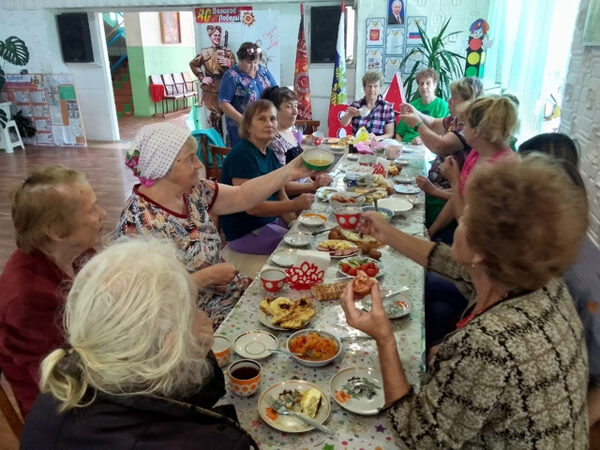 В Заевском СДК вечер отдыха "Медовый Спас!"