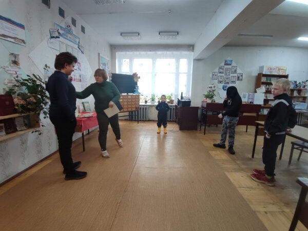 В Заевской библиотеке совместно с Заевским Сельским Домом Культуры прошла познавательная программа под названием «Моя Родина – Россия».